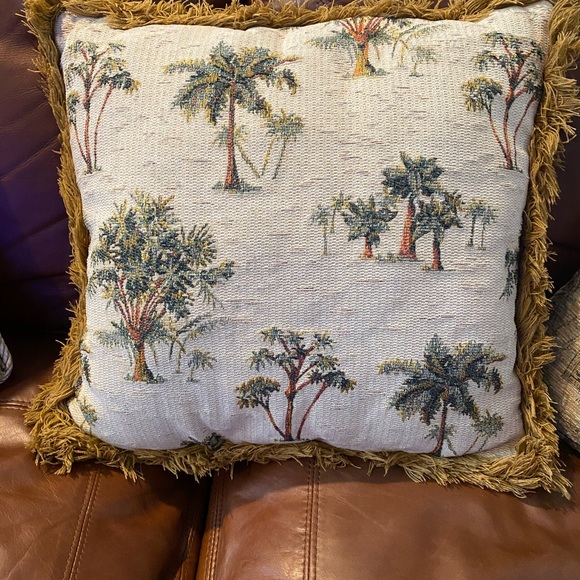 Pillows - Picture 4 of 6